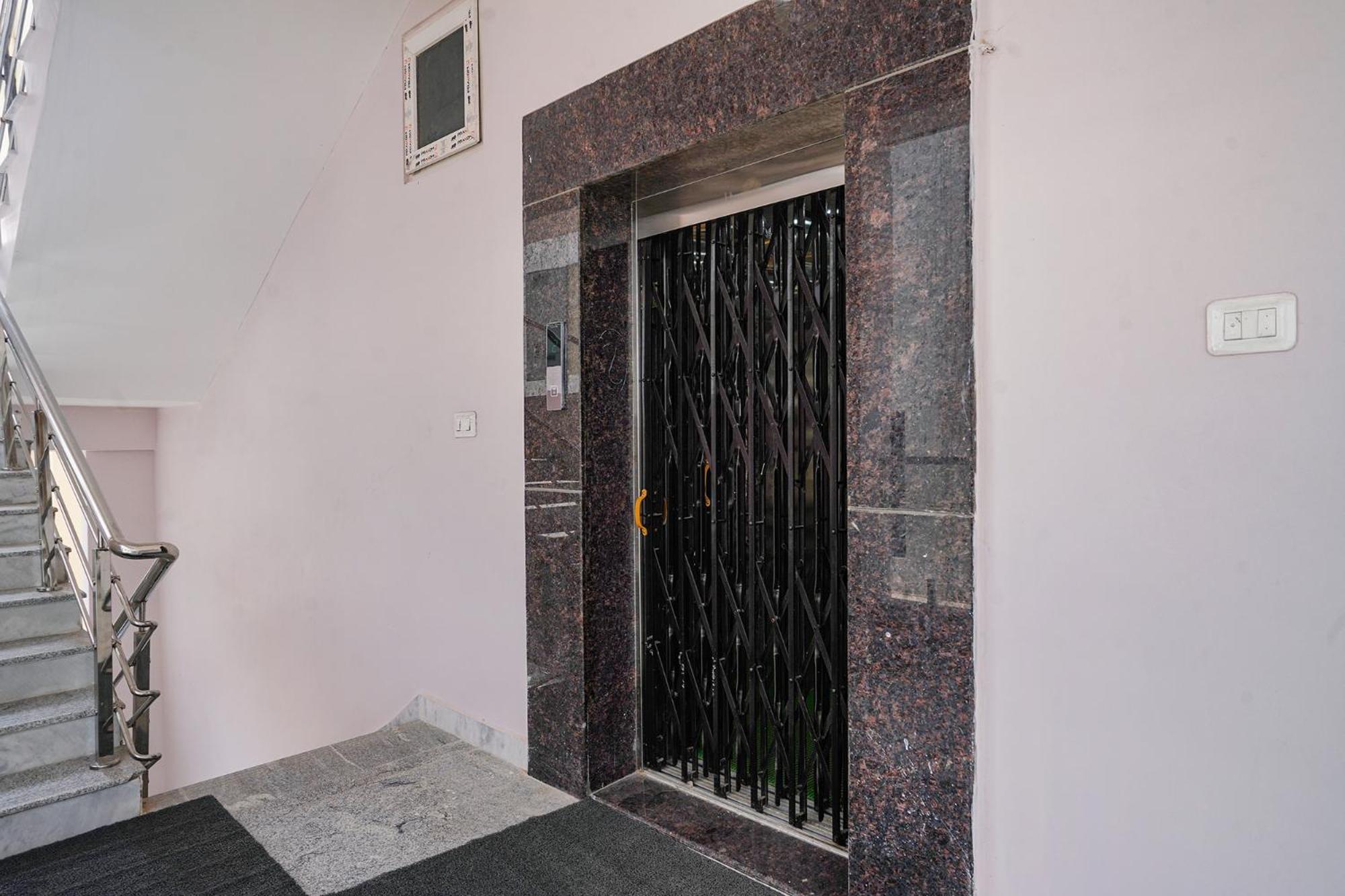 Fabhotel Perams Grand Inn - Hitech City Hyderabad Bagian luar foto