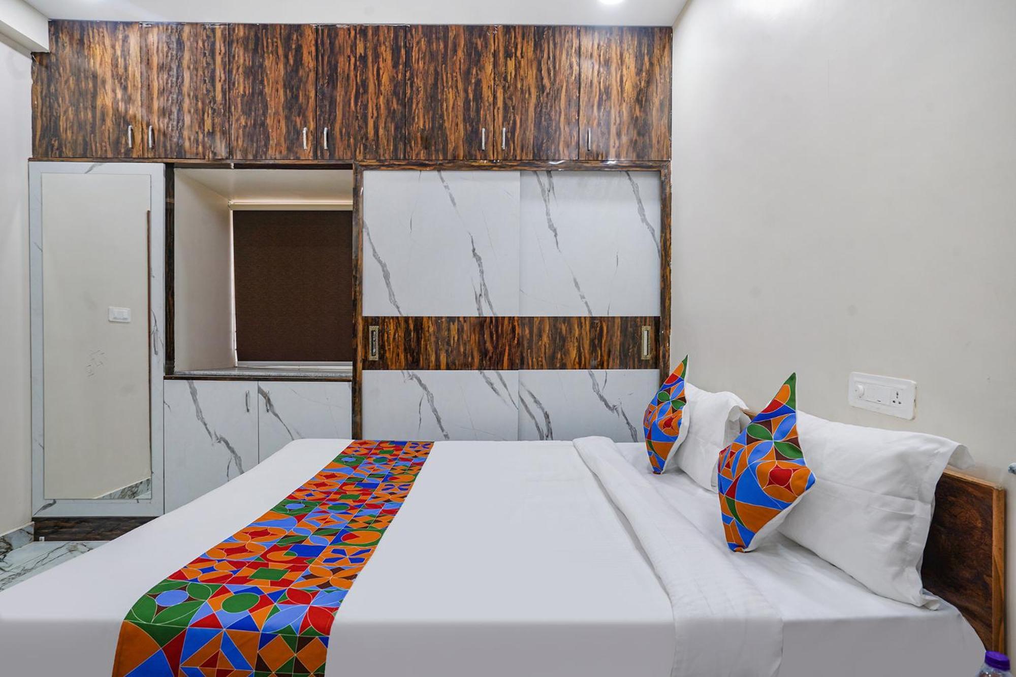 Fabhotel Perams Grand Inn - Hitech City Hyderabad Bagian luar foto
