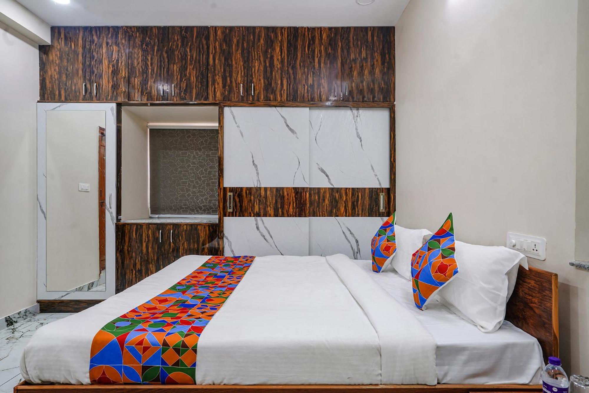 Fabhotel Perams Grand Inn - Hitech City Hyderabad Bagian luar foto